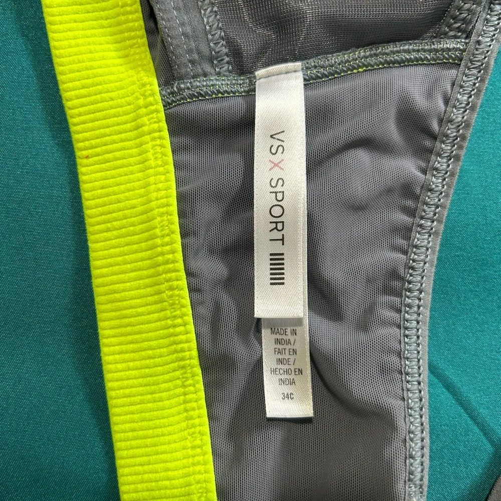 VS Knockout Sports Bra - Picture 4 of 5